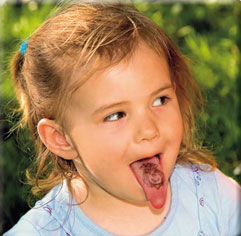bimba che gioca